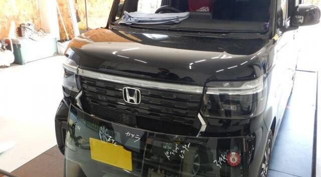 ホンダ　Ｎ－ＢＯＸ　ガラス交換